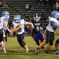 Bennett Filsinger taking a handoff and running up the middle.