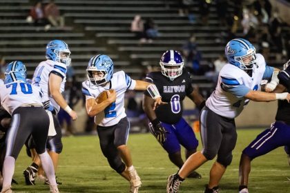 Bennett Filsinger taking a handoff and running up the middle.
