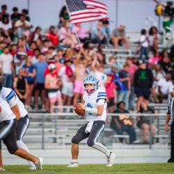 Godwin throwing a pass against Bolivar.