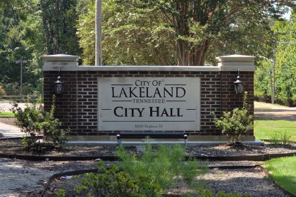 Sign in front saying Lakeland Town Hall.