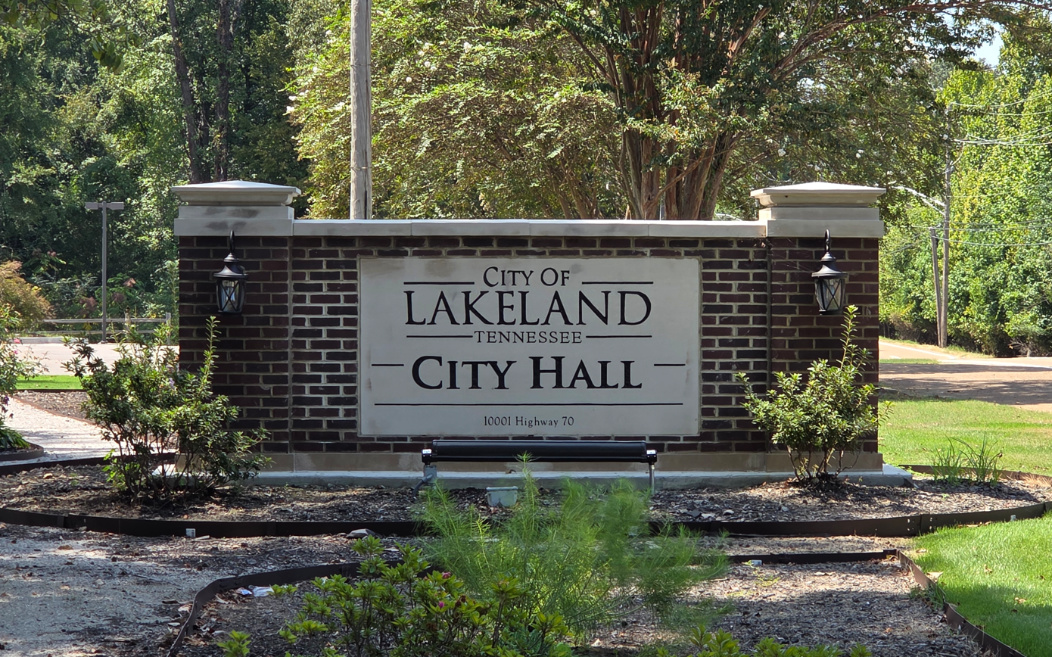 Sign in front saying Lakeland Town Hall.